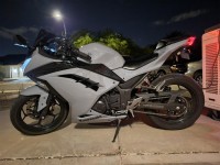 le plus recommandé. Décider de les accompagner était un excellent choix. Les carénages s'adaptent parfaitement, la couleur était exactement ce que je voulais, ils ont même envoyé des exemples de photos et m'ont laissé ajuster la couleur en conséquence. J'avais pensé que je voulais du gris métallisé. Après avoir reçu l'échantillon de photo, j'ai réalisé que je voulais juste un brillant, ils ont immédiatement changé la couleur et quelques jours plus tard, ils ont envoyé d'autres exemples de photos du brillant. Vérifiez souvent votre courrier électronique. Ils communiquent bien et vous tiendront au courant des étapes. L’enregistrement d’exemples de photos peut aider à accélérer les choses.