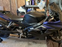 J'ai acheté mes carénages et même s'ils ont mis quelques semaines à les recevoir (ce qui était prévu - plusieurs avis), je ne pourrais pas être plus heureux ! J'ai été tenu informé et lorsque j'ai contacté, les réponses n'ont pas tardé ! Toutes les pièces sont arrivées en même temps sans dommage et montées sans problème ! Je les recommanderais sans hésiter et je les utiliserai à nouveau lorsque le temps sera nécessaire !