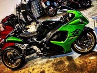 L'attente a été un peu plus longue que prévu et j'ai continué à leur envoyer des e-mails. Ils ont répondu à tous les e-mails et m'ont rassuré sur leur arrivée prochaine. J'ai adoré le fait qu'ils aient vérifié les couleurs avant la couche transparente. Et quand mes plastiques sont arrivés, j’ai été étonné qu’ils soient encore meilleurs qu’on ne l’imaginait.